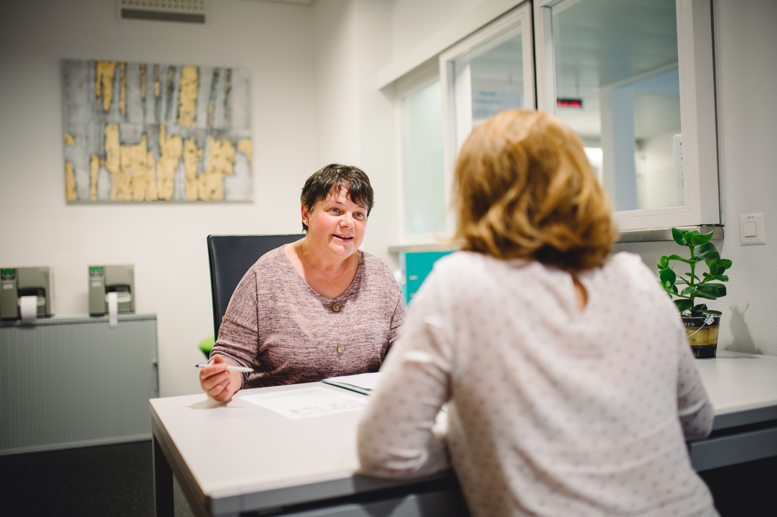 L’équipe administrative confirme l’exactitude des données lors de l'arrivée du patient.